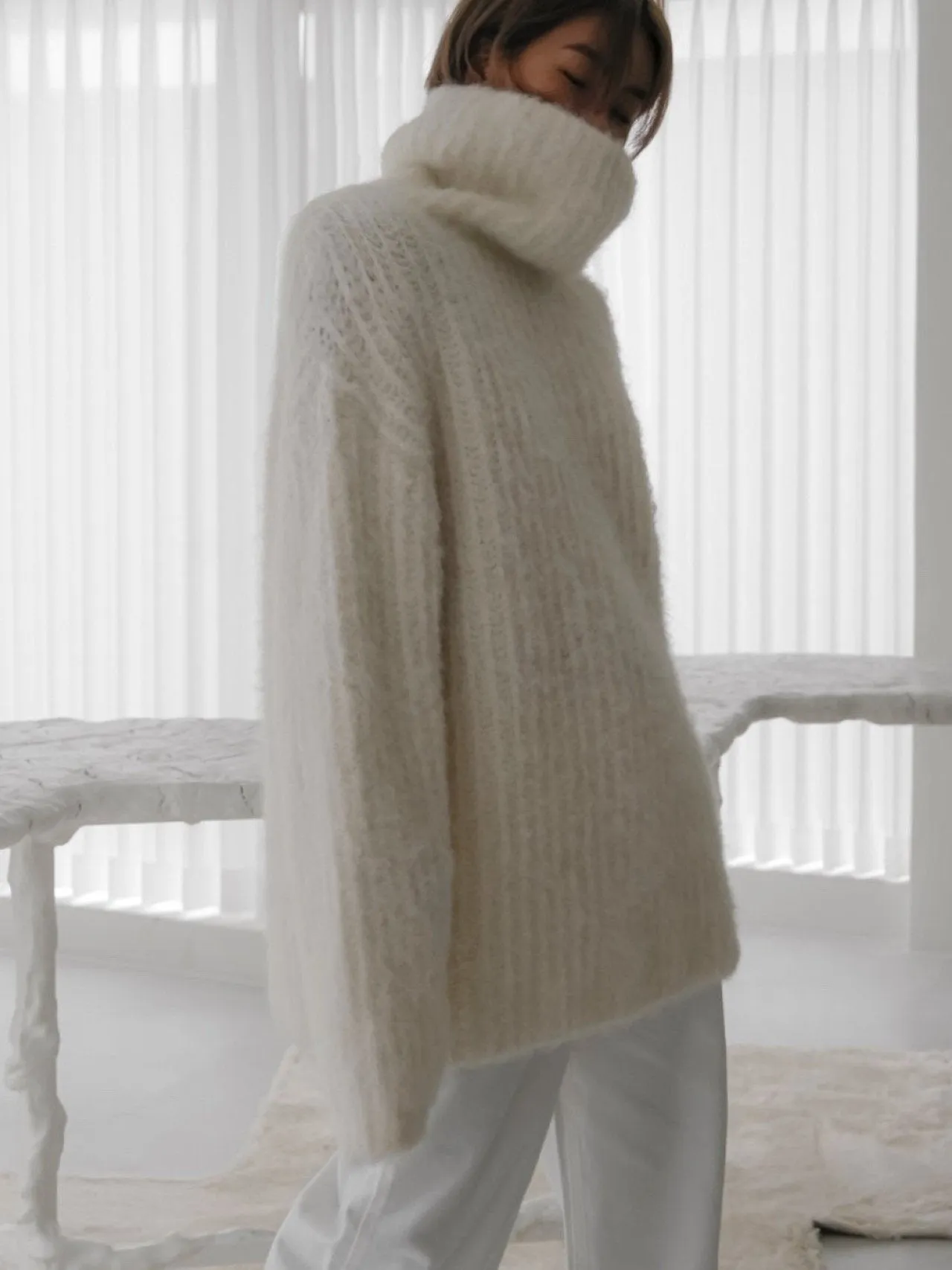 TWISTED CHUNKY TURTLENECK KNIT CAPE TOP