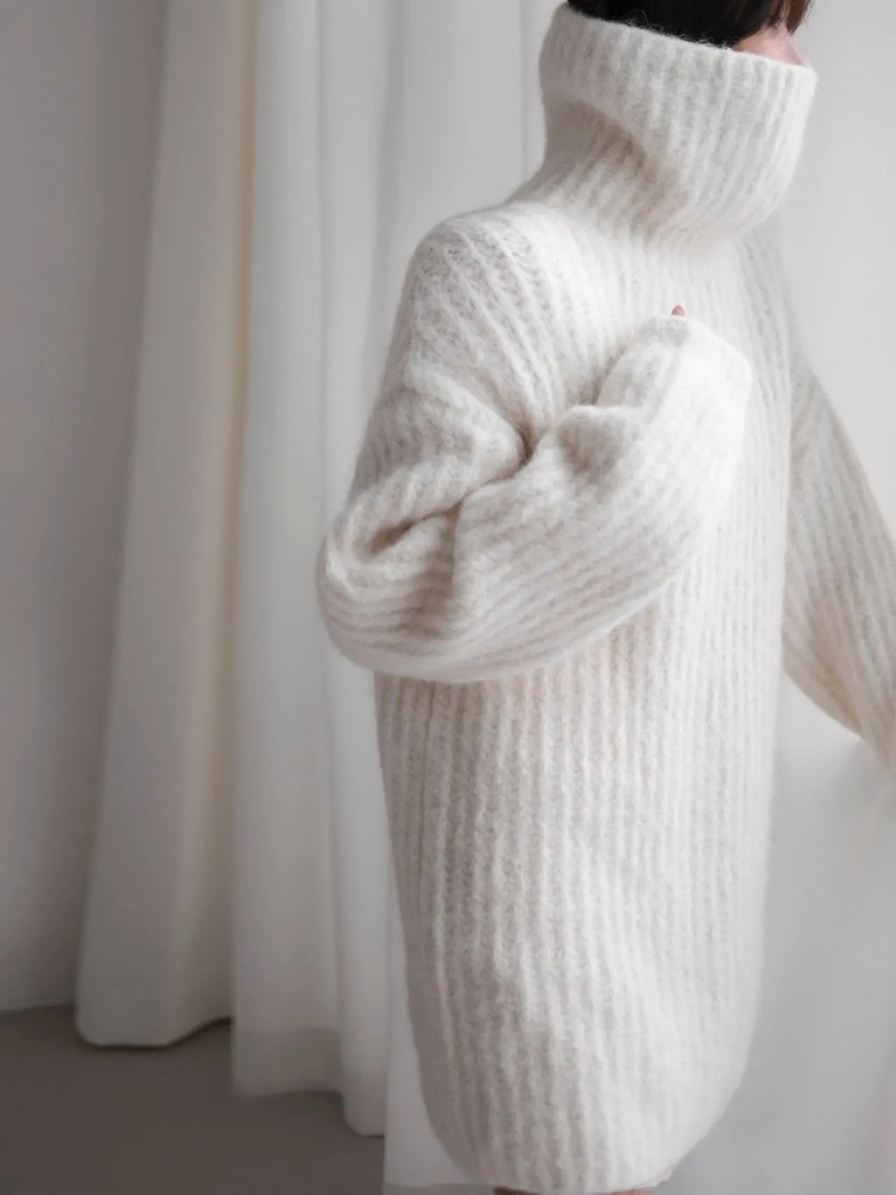 TWISTED CHUNKY TURTLENECK